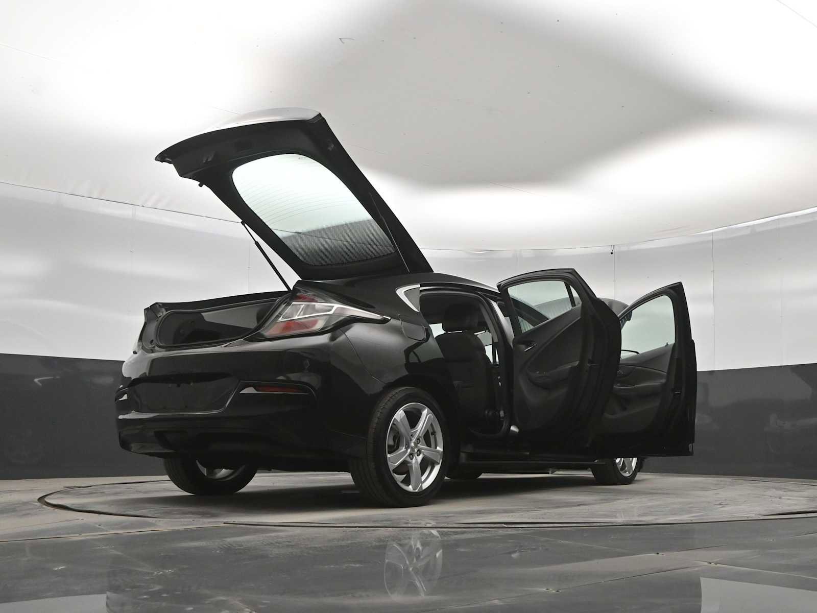 Used 2018 Chevrolet Volt LT w/ Comfort Package FWD image 45