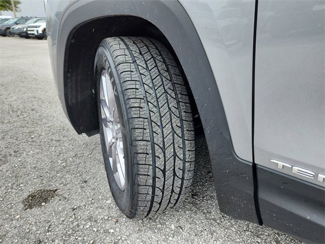 Used 2024 GMC Terrain SLT image 33