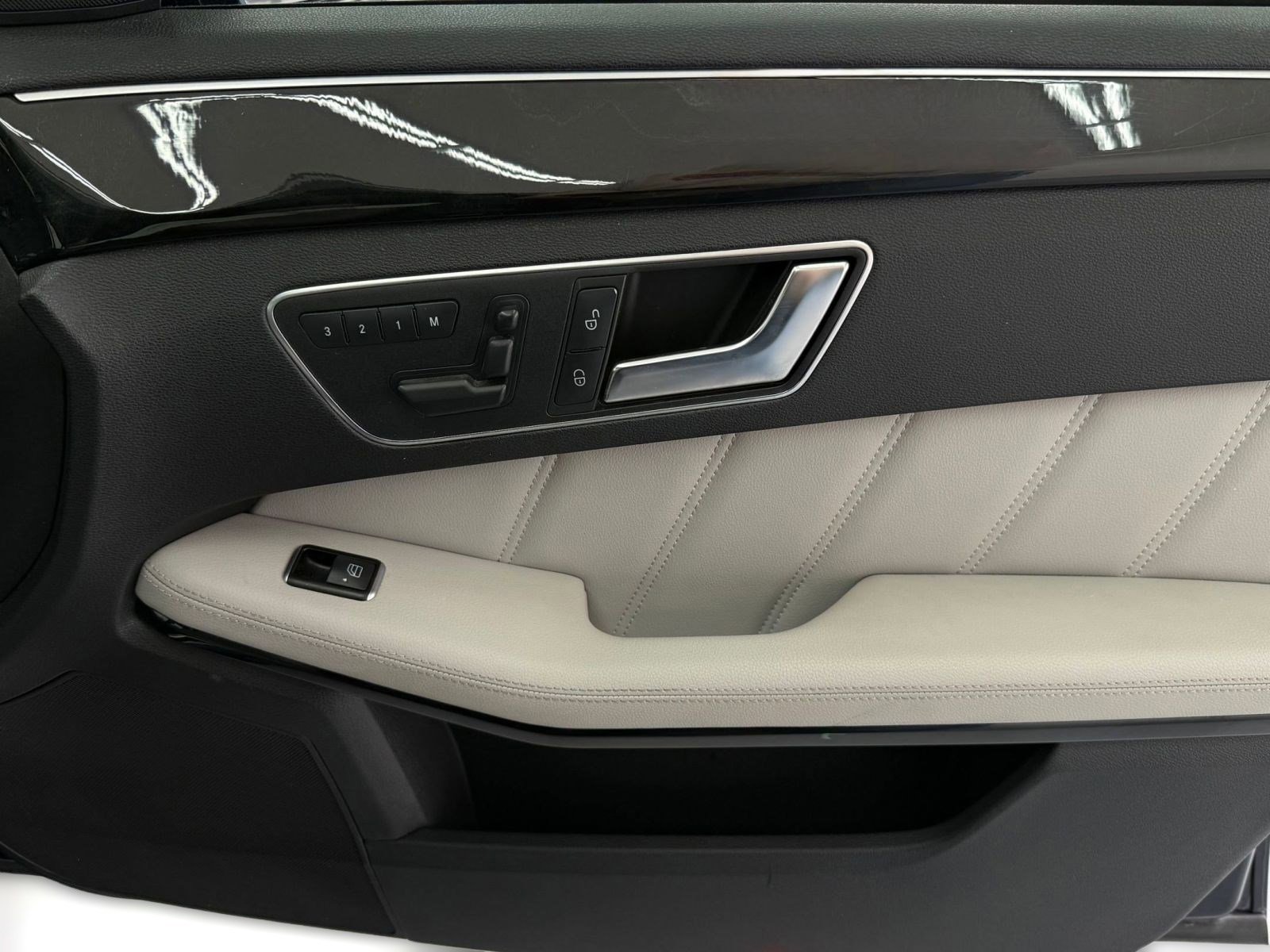 Used 2013 Mercedes-Benz E 350 Sedan image 22