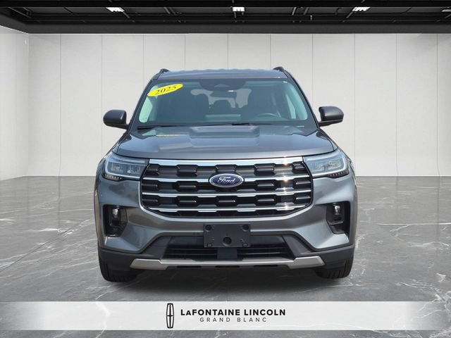 Used 2025 Ford Explorer Active w/ Active Comfort Package AWD/4WD image 8