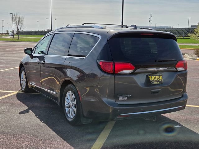 Used 2018 Chrysler Pacifica Touring-L FWD image 6