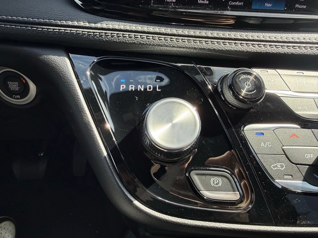 New 2027 Chrysler Pacifica Select w/ Family Tech Group FWD image 24