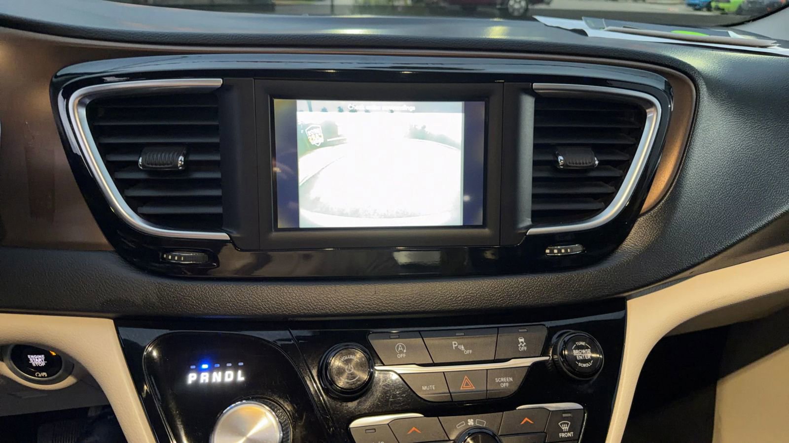 Used 2018 Chrysler Pacifica Touring-L image 23