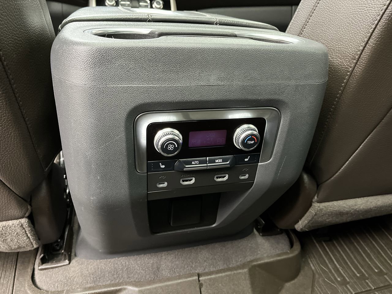 Certified 2021 GMC Yukon Denali w/ Denali Premium Package AWD/4WD image 15