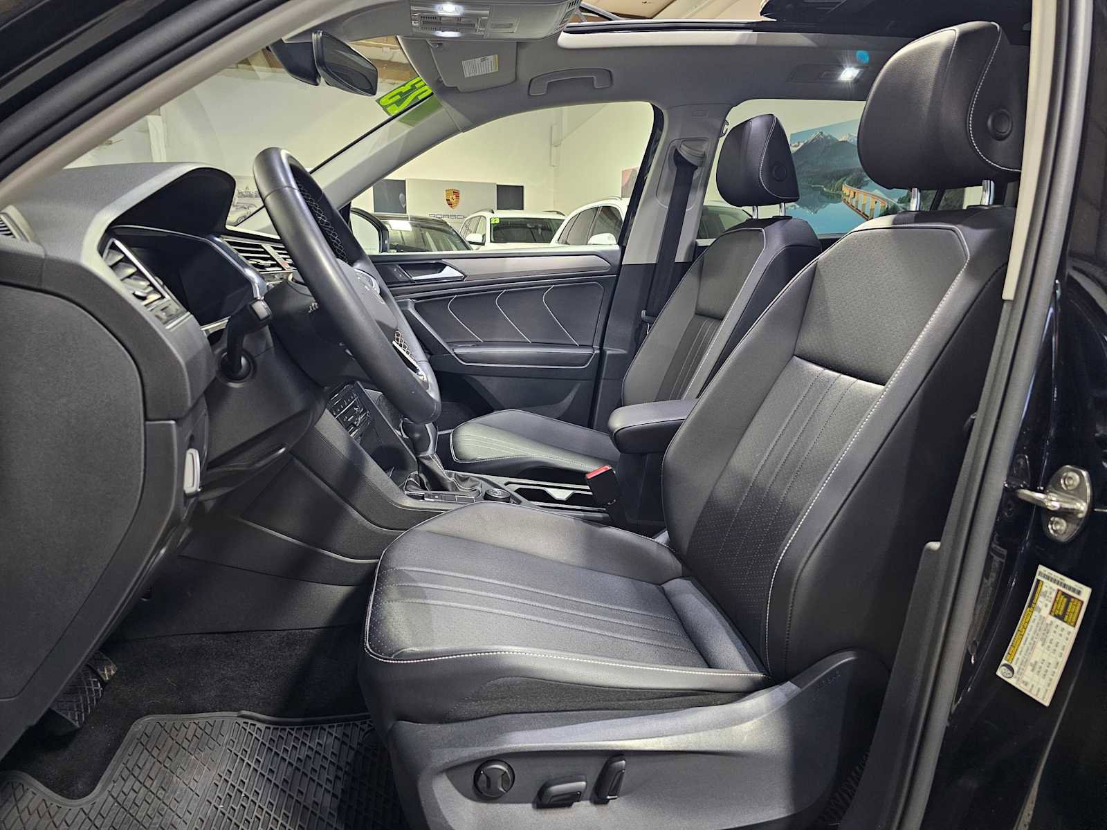 Used 2023 Volkswagen Tiguan SE w/ Panoramic Sunroof Package image 20