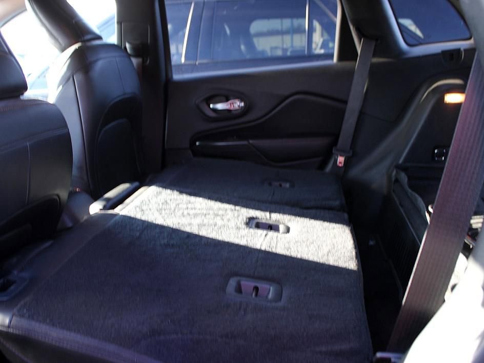 Used 2017 Jeep Cherokee Trailhawk w/ Cold Weather Group image 22