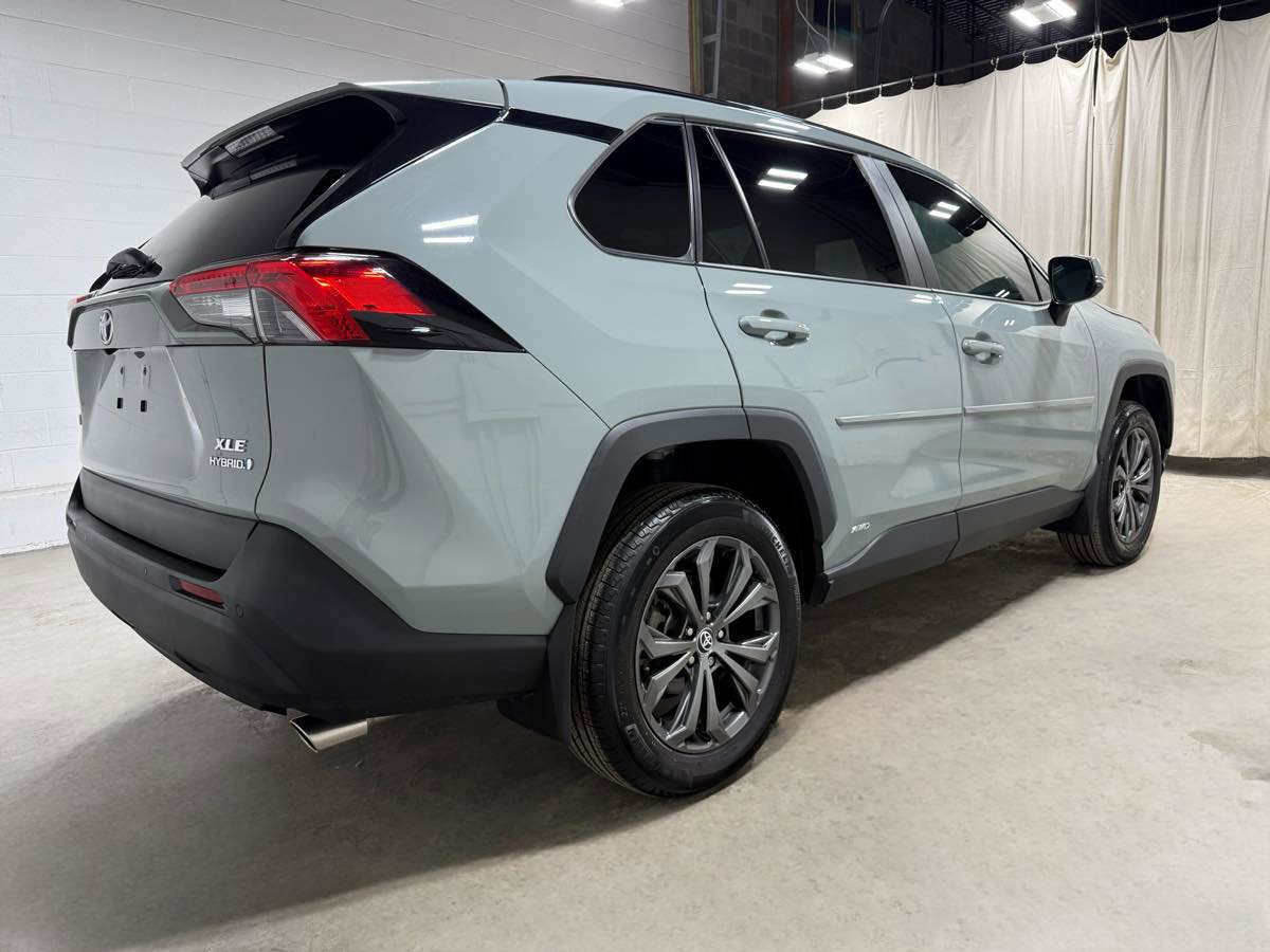Used 2023 Toyota RAV4 XLE Premium AWD/4WD image 4