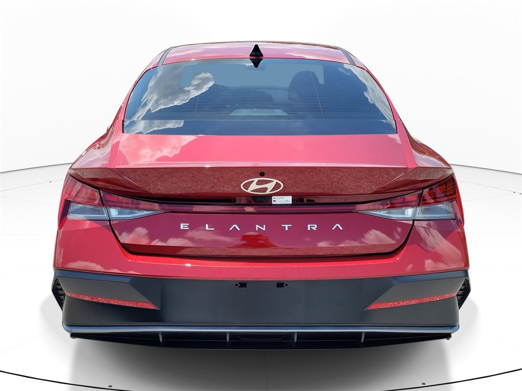 Used 2025 Hyundai Elantra SEL image 5