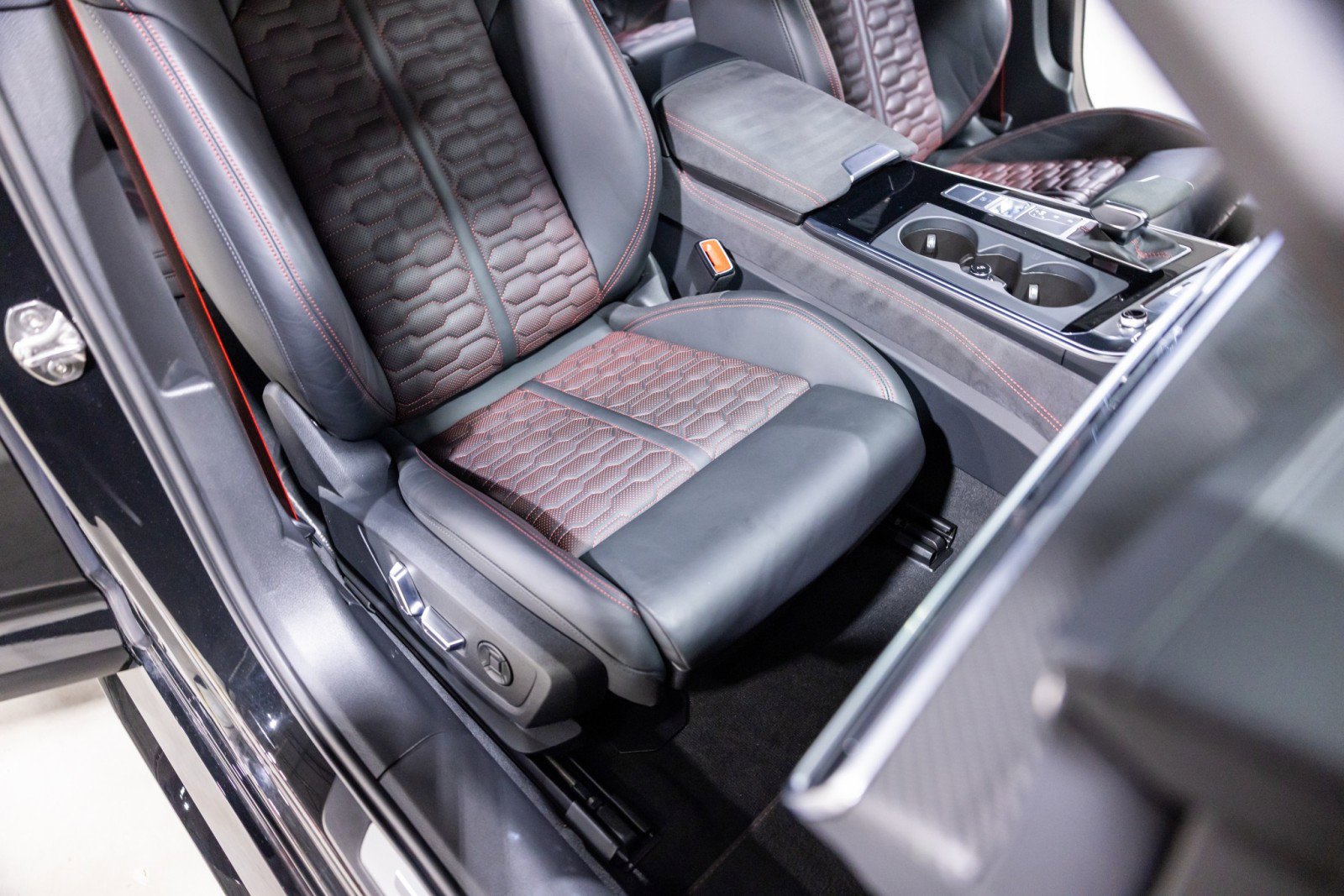 Used 2024 Audi RS 6 performance AWD/4WD image 30