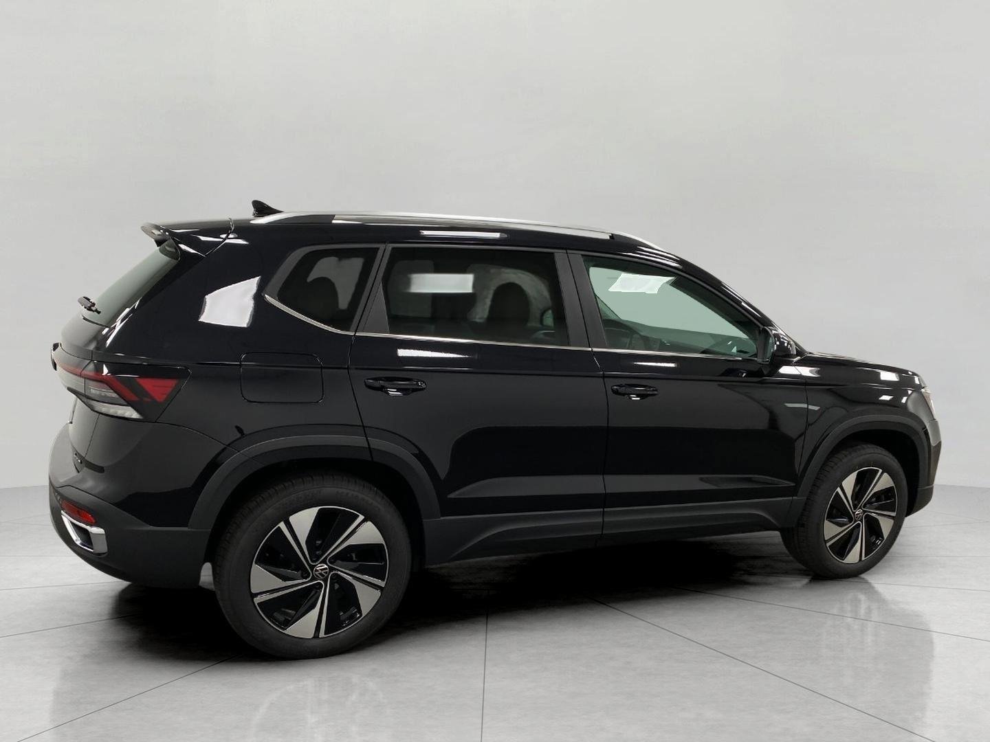 New 2026 Volkswagen Taos SE AWD/4WD image 32