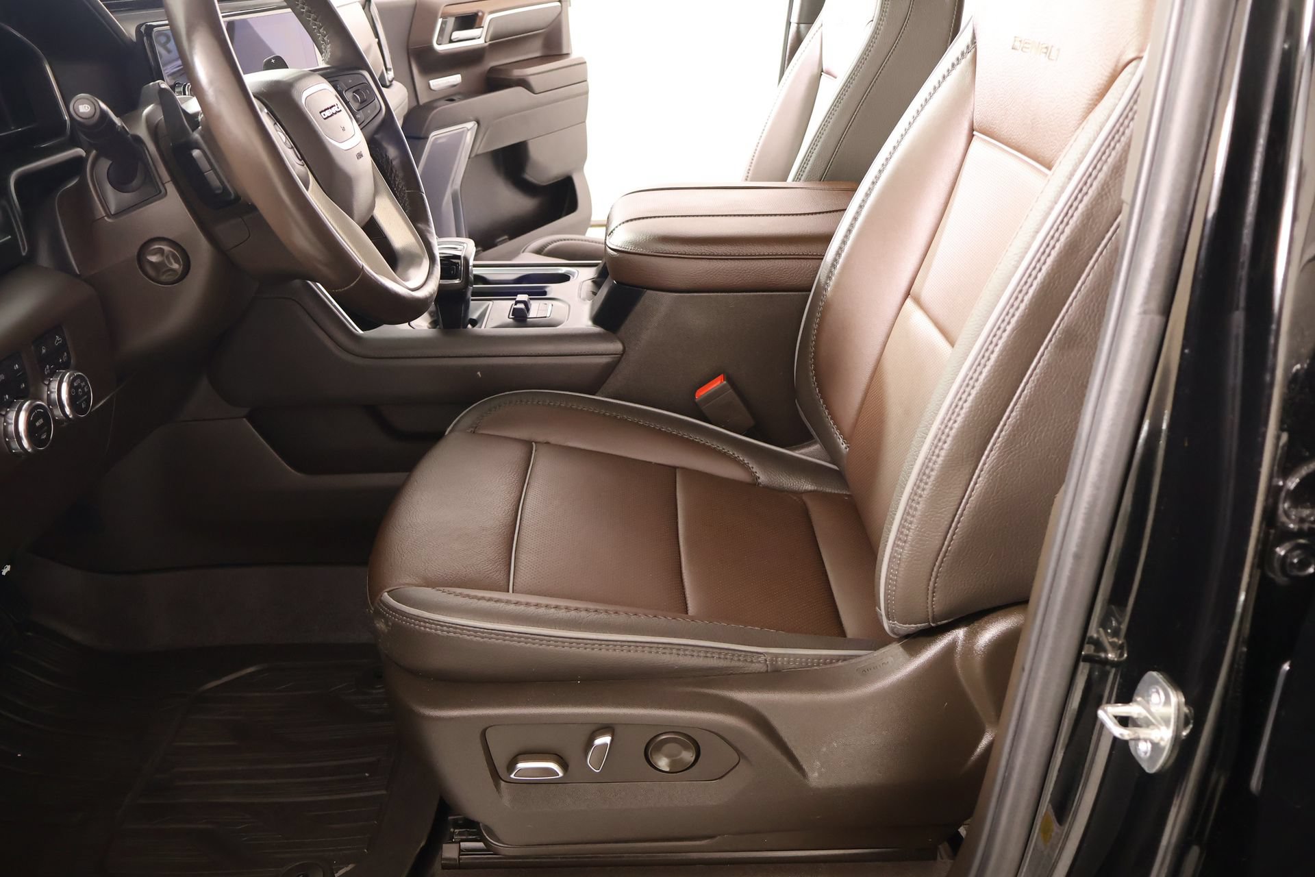 Used 2023 GMC Sierra 1500 Denali AWD/4WD image 13
