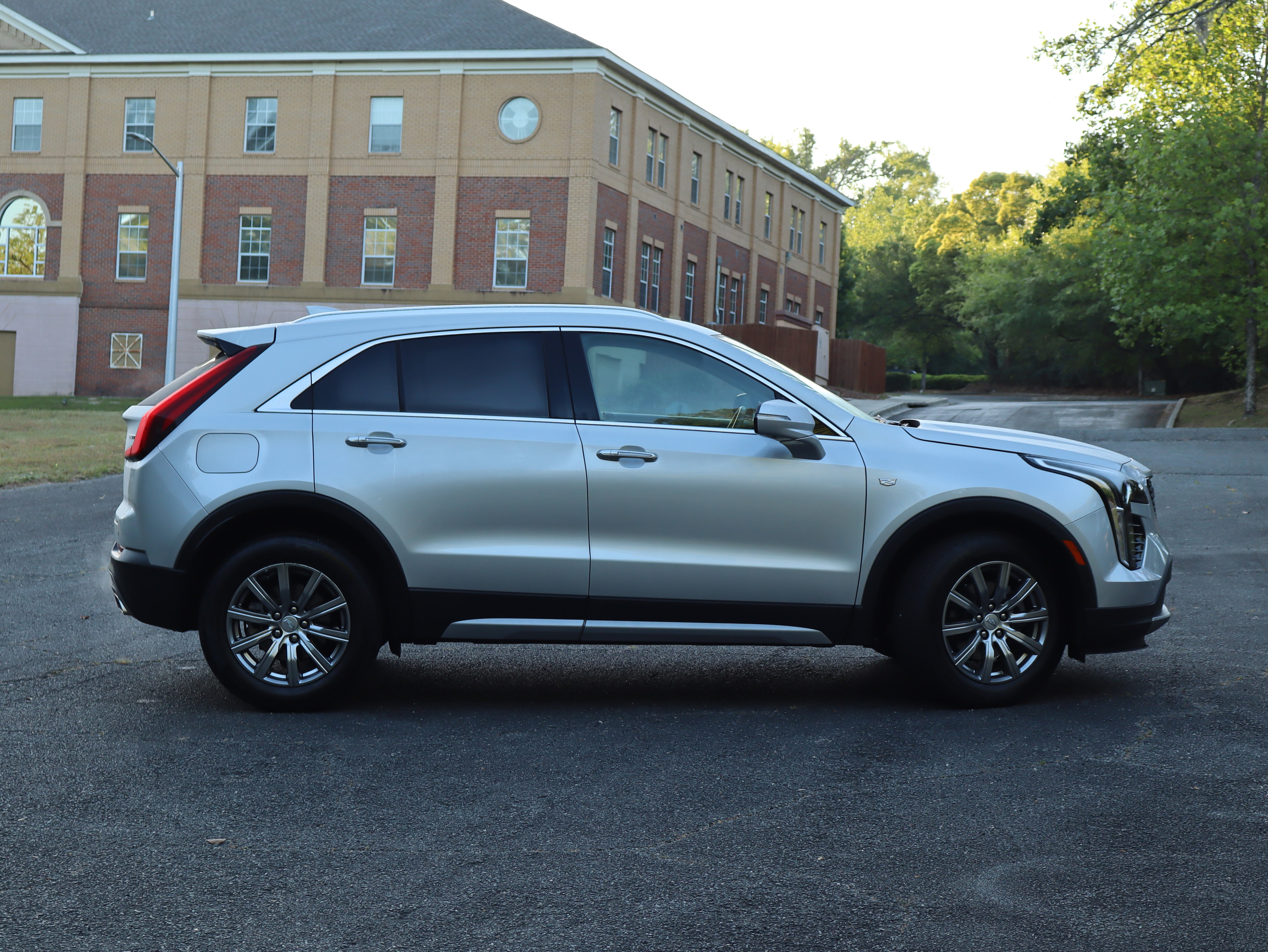 Used 2022 Cadillac XT4 Premium Luxury w/ Enhanced Visibility Package image 8