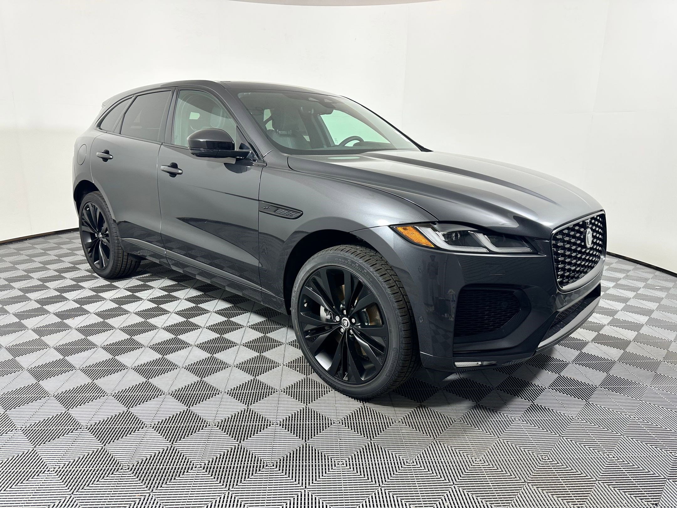 New 2026 Jaguar F-PACE R-Dynamic S image 6