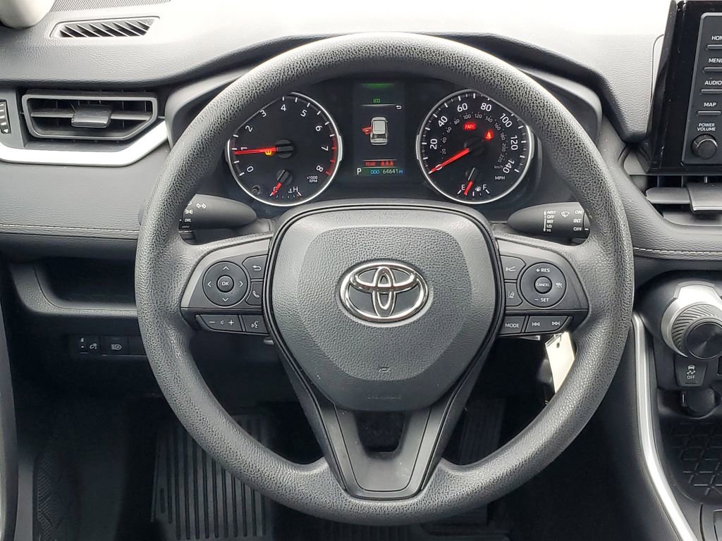 Used 2022 Toyota RAV4 LE image 22