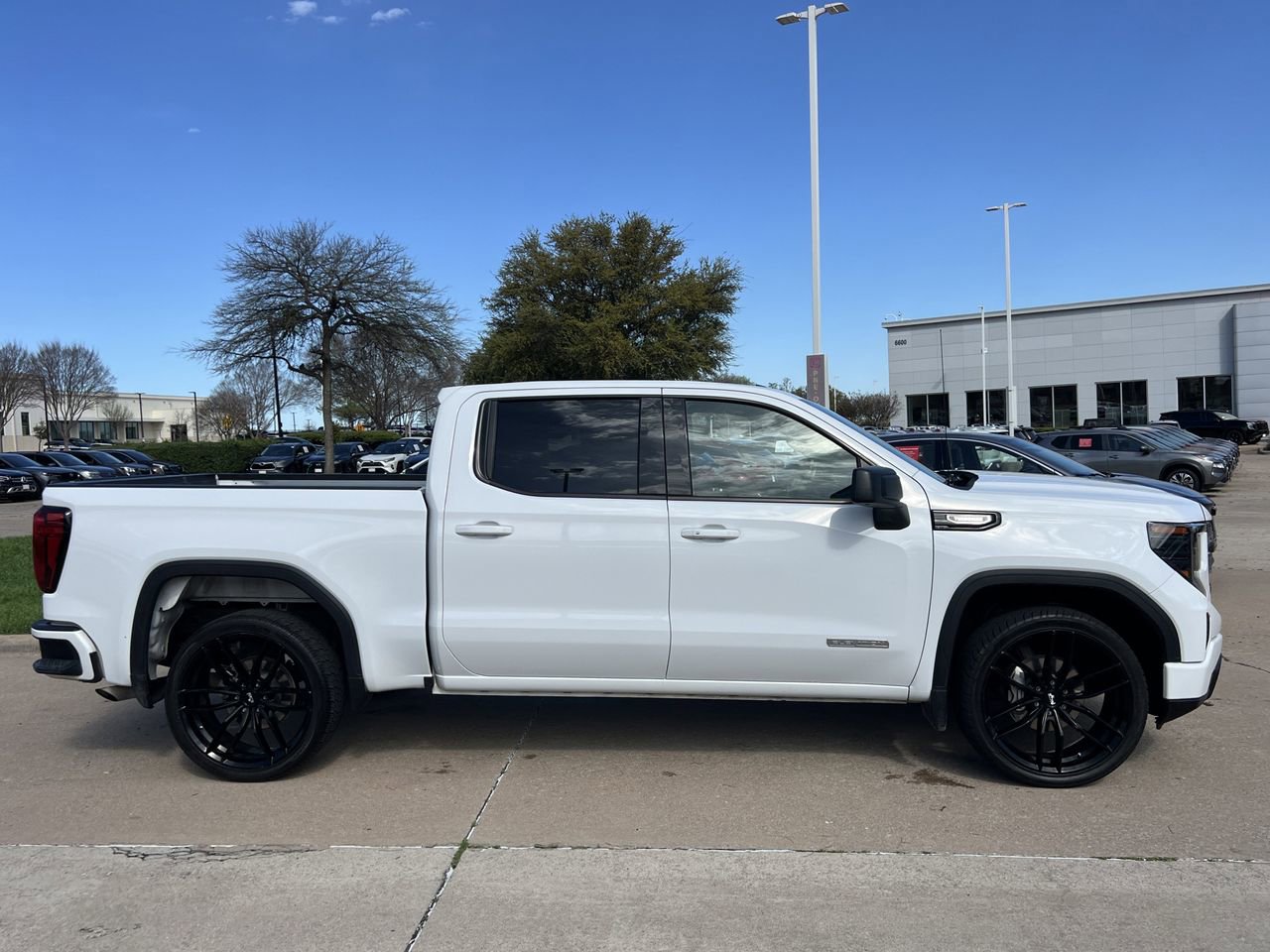 Used 2025 GMC Sierra 1500 Elevation image 3