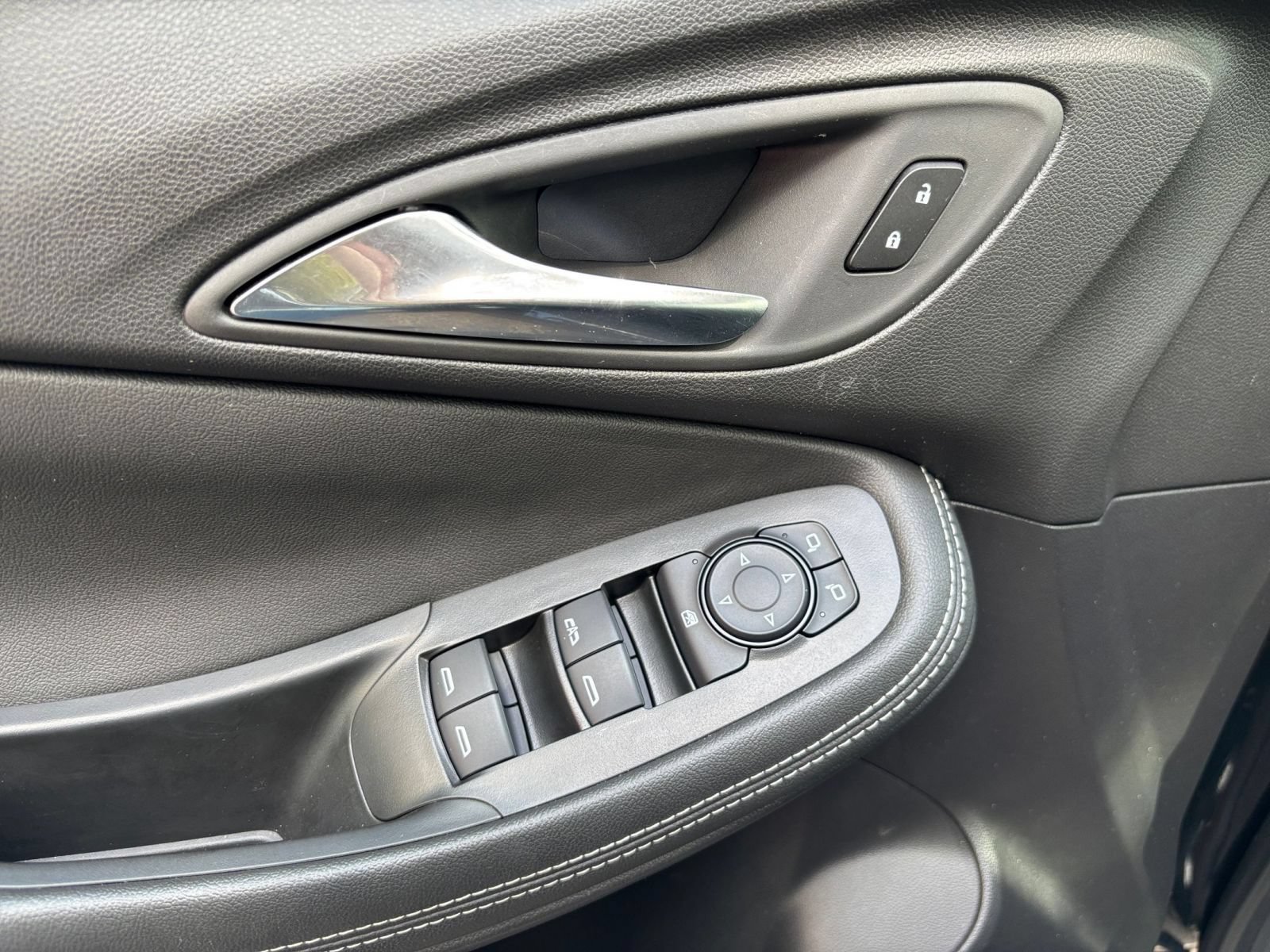 Used 2025 Buick Encore GX Preferred FWD image 18