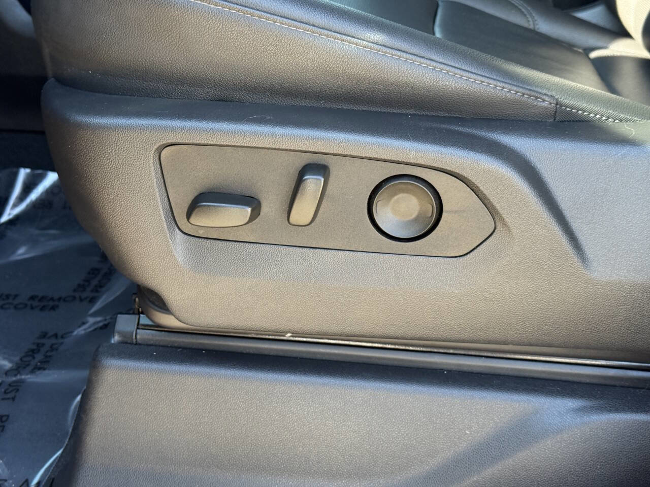 Used 2025 Chevrolet Silverado 1500 LTZ image 18