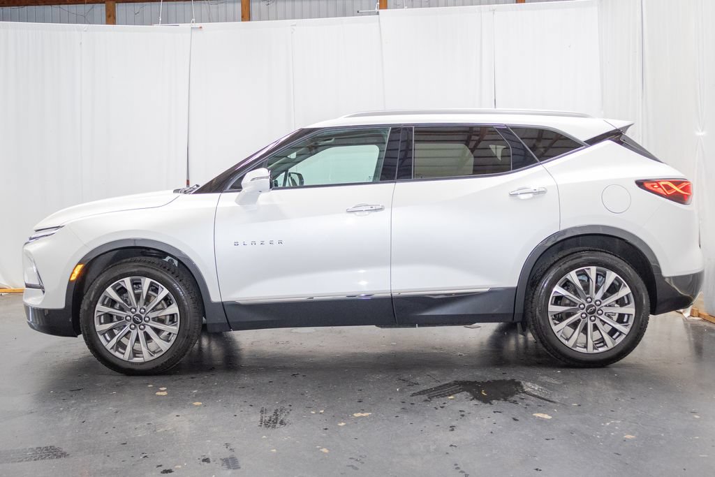 Used 2023 Chevrolet Blazer Premier w/ Driver Confidence II Package AWD/4WD image 4