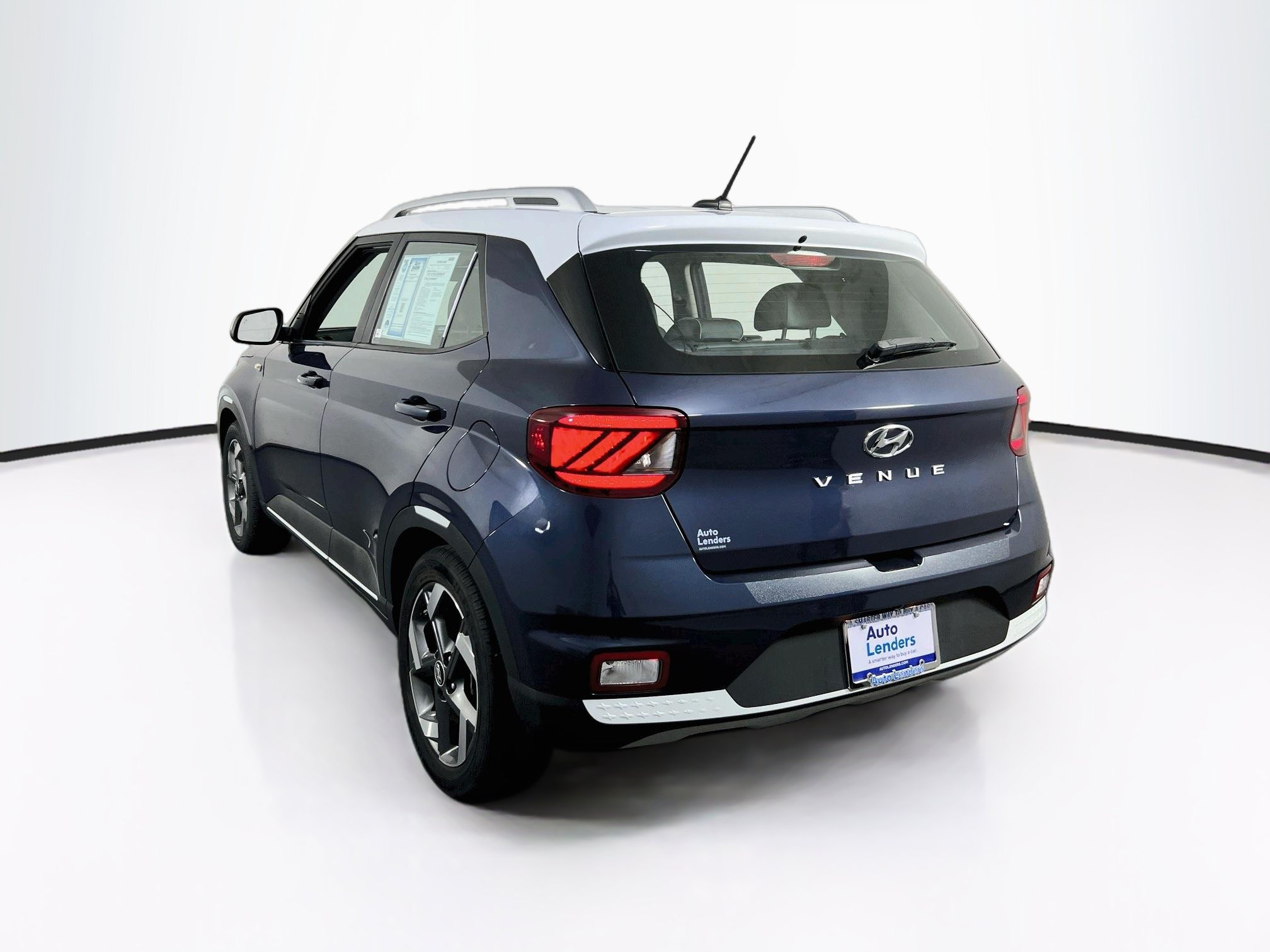 Used 2023 Hyundai Venue Limited w/ Cargo Package FWD image 7