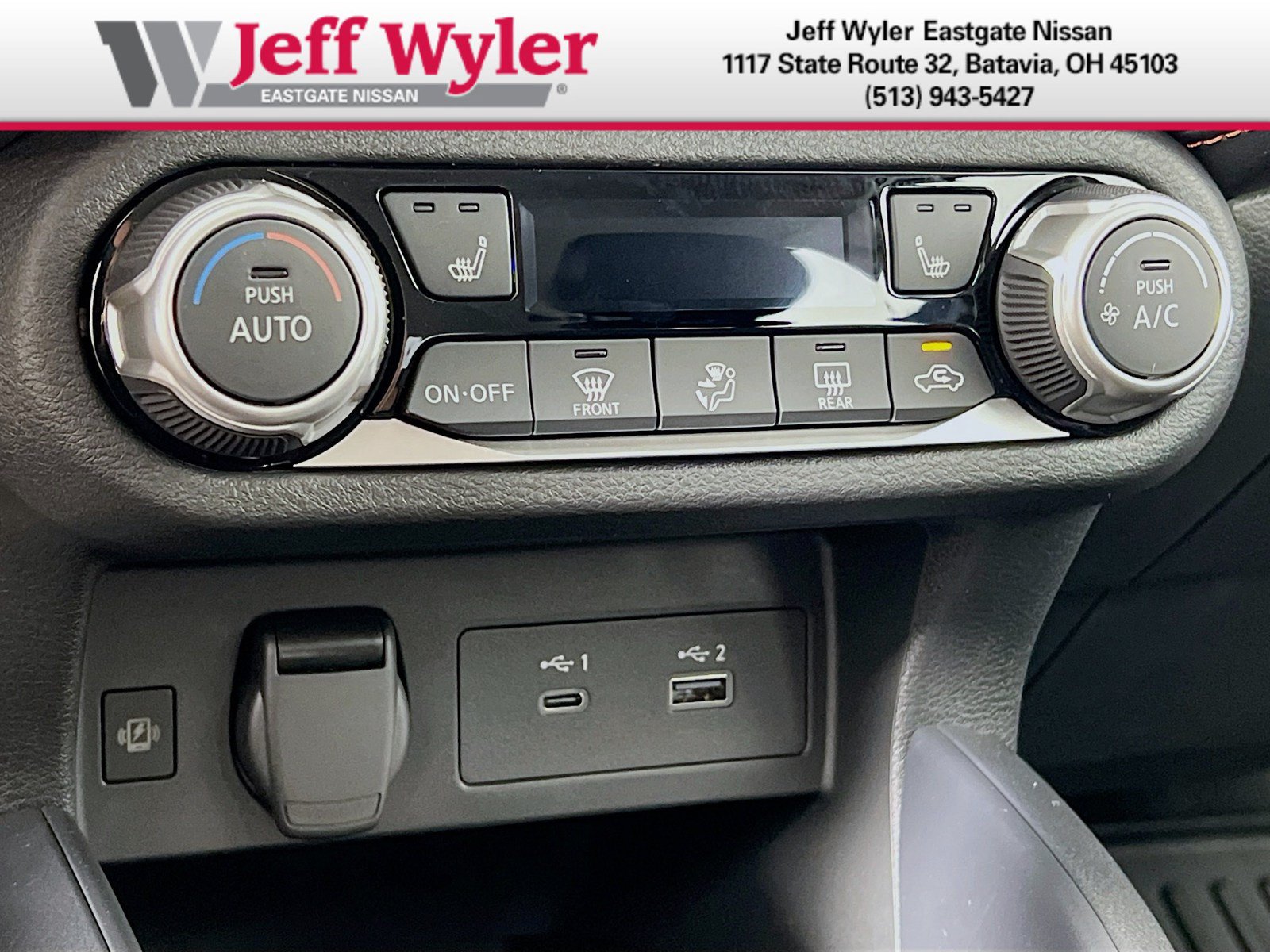 New 2025 Nissan Versa SR w/ Trunk Package FWD image 9