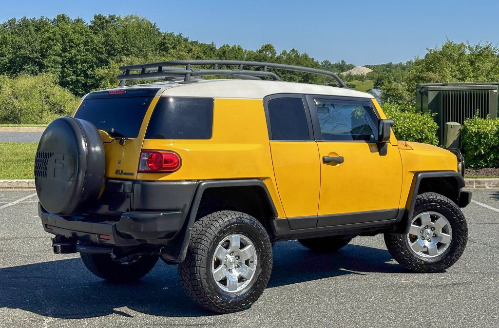 Used 2007 Toyota FJ Cruiser 4WD image 11