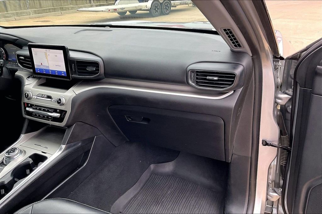 Used 2021 Ford Explorer XLT w/ Equipment Group 202A image 16