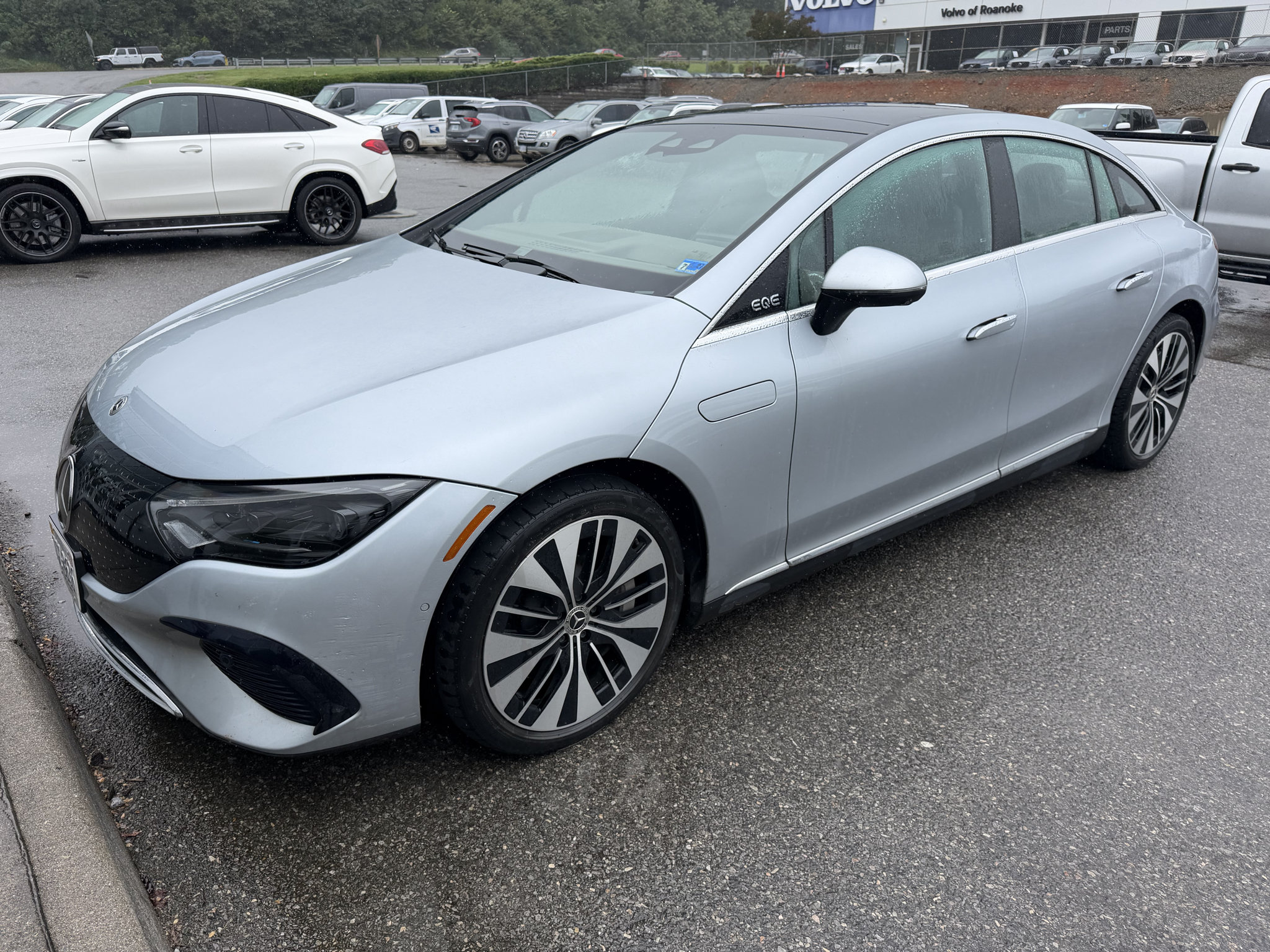 Used 2023 Mercedes-Benz EQE 500 4MATIC Sedan image 2