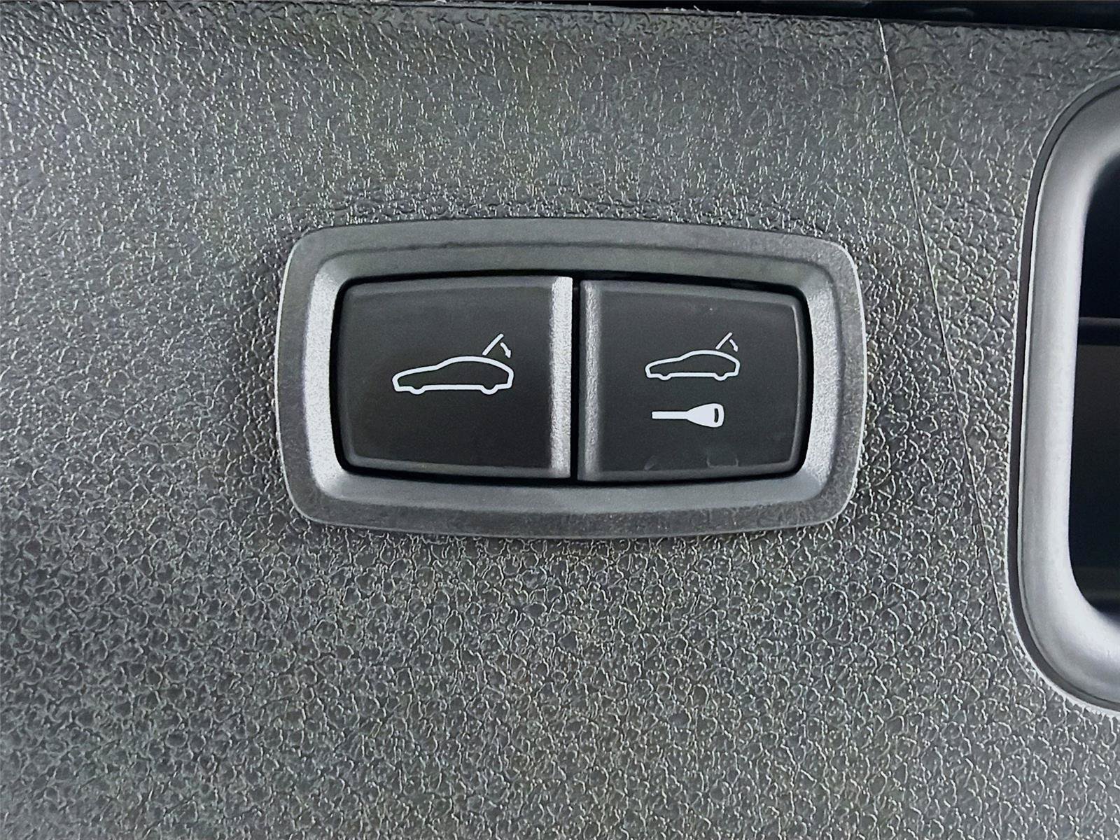 Certified 2026 Porsche Macan AWD/4WD image 24