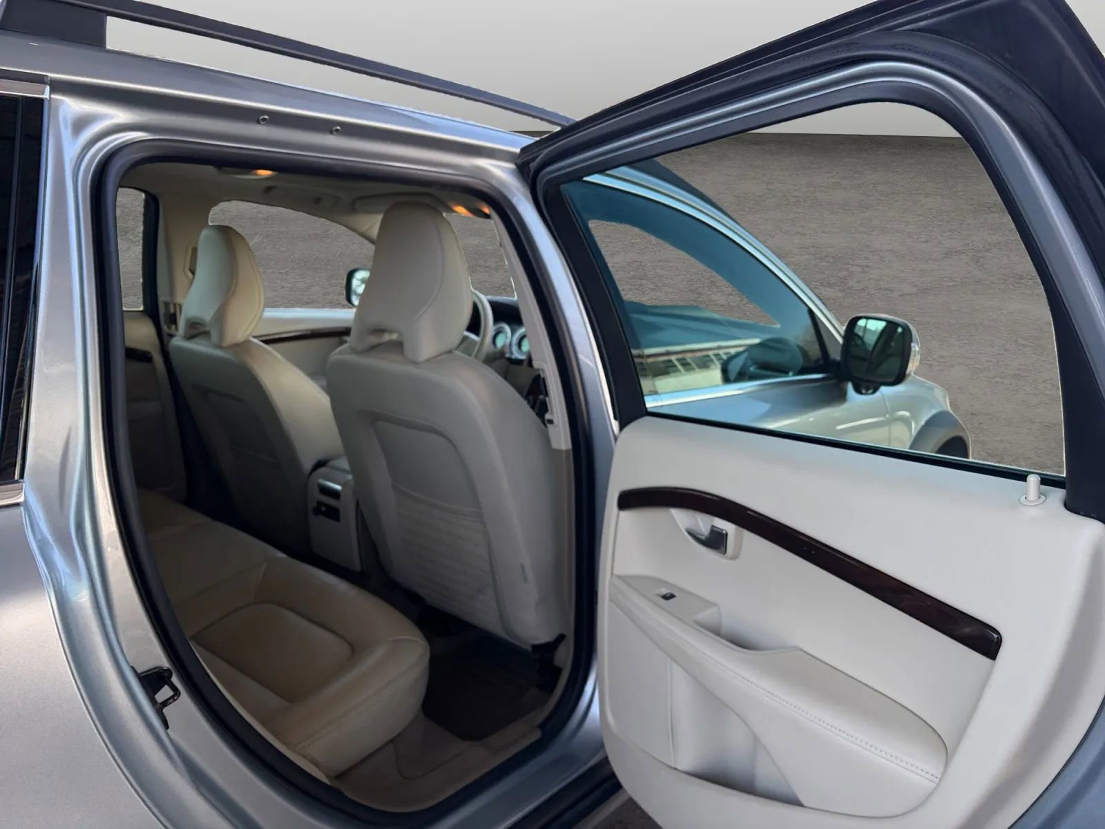 Used 2012 Volvo XC70 T6 image 15