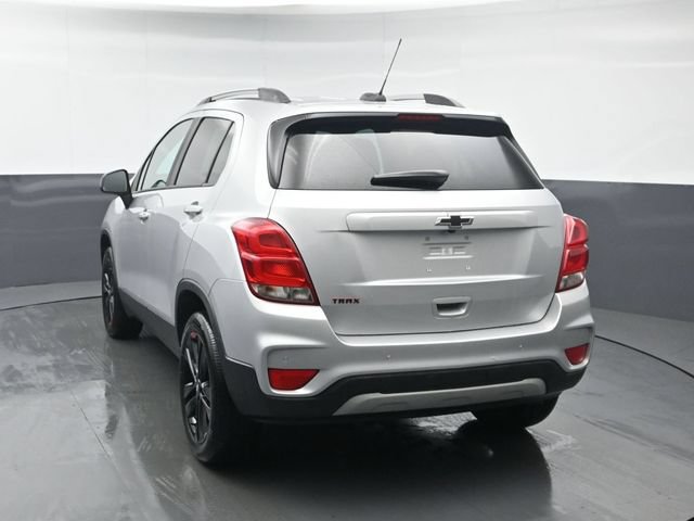 Used 2021 Chevrolet Trax LT w/ Redline Edition AWD/4WD image 3
