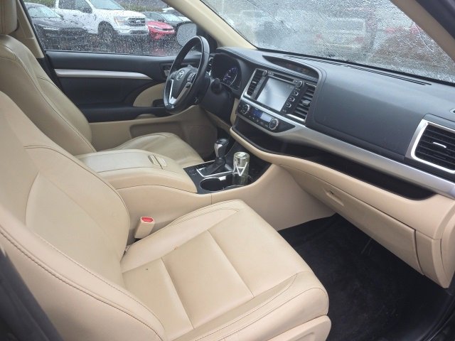 Used 2018 Toyota Highlander XLE image 9