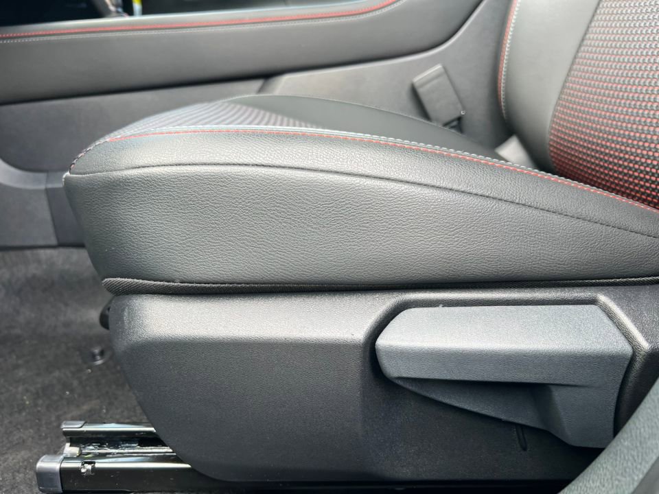 New 2025 Nissan Kicks SR w/ SR Premium Package image 9