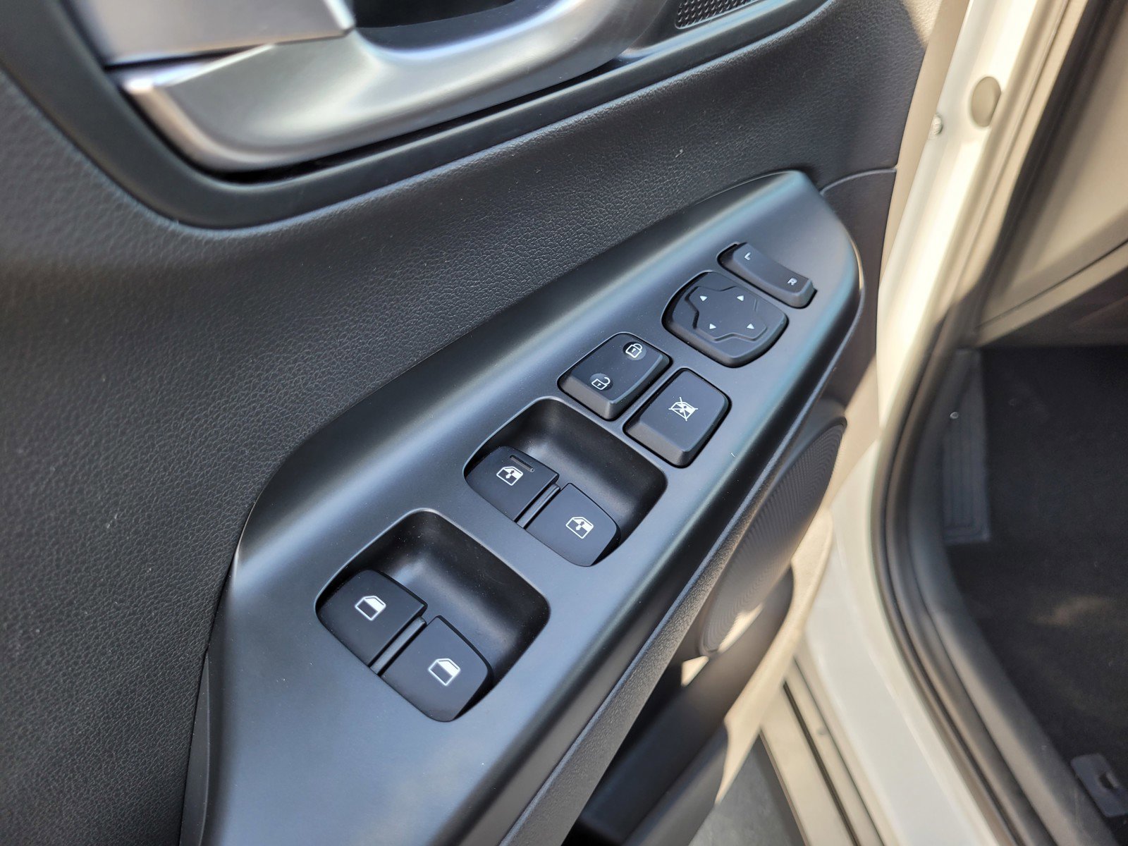 Used 2023 Hyundai Kona SEL image 26