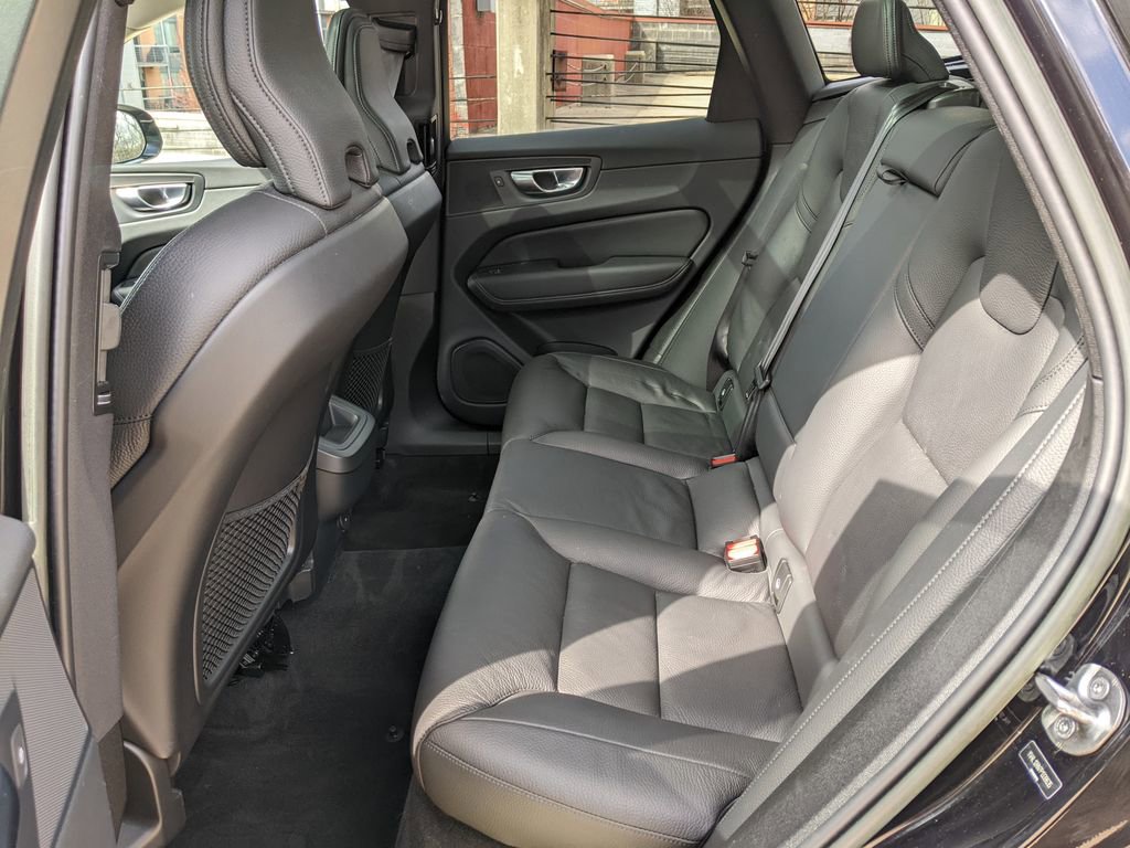 Certified 2023 Volvo XC60 B5 Plus w/ Climate Package image 23