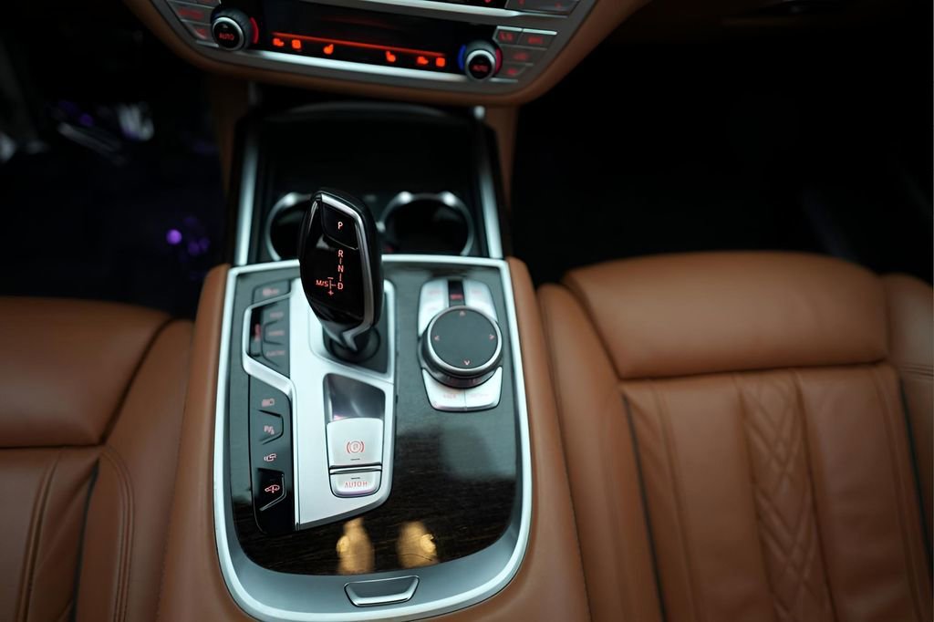 Used 2022 BMW 745e xDrive w/ M Sport Package AWD/4WD image 39