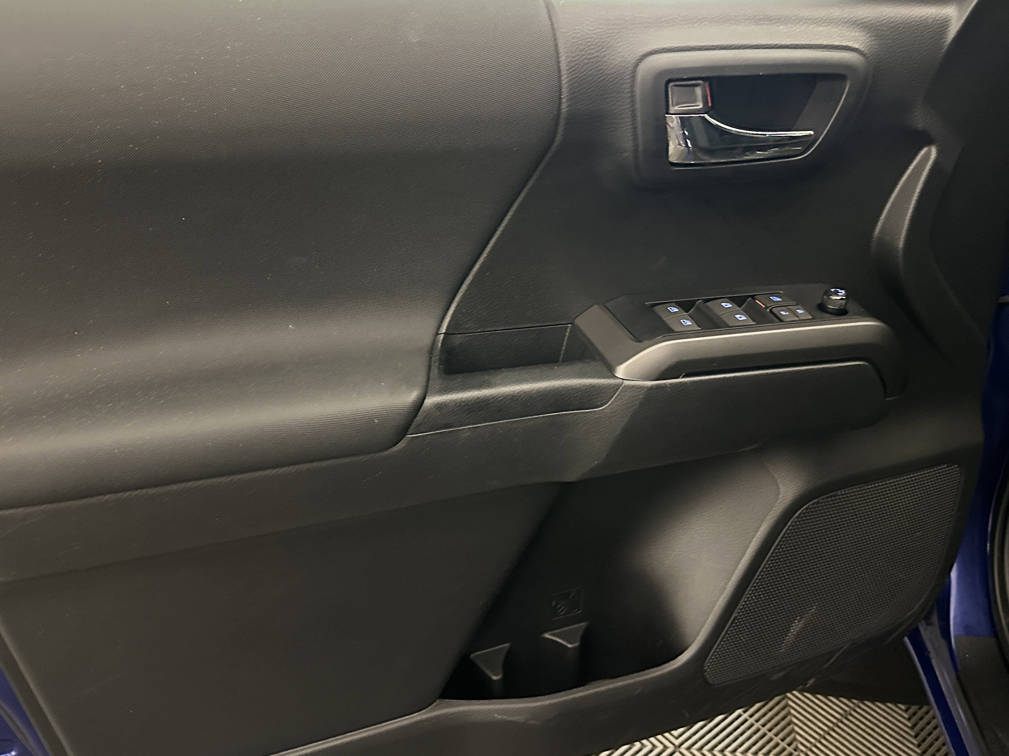 Used 2023 Toyota Tacoma TRD Sport image 33