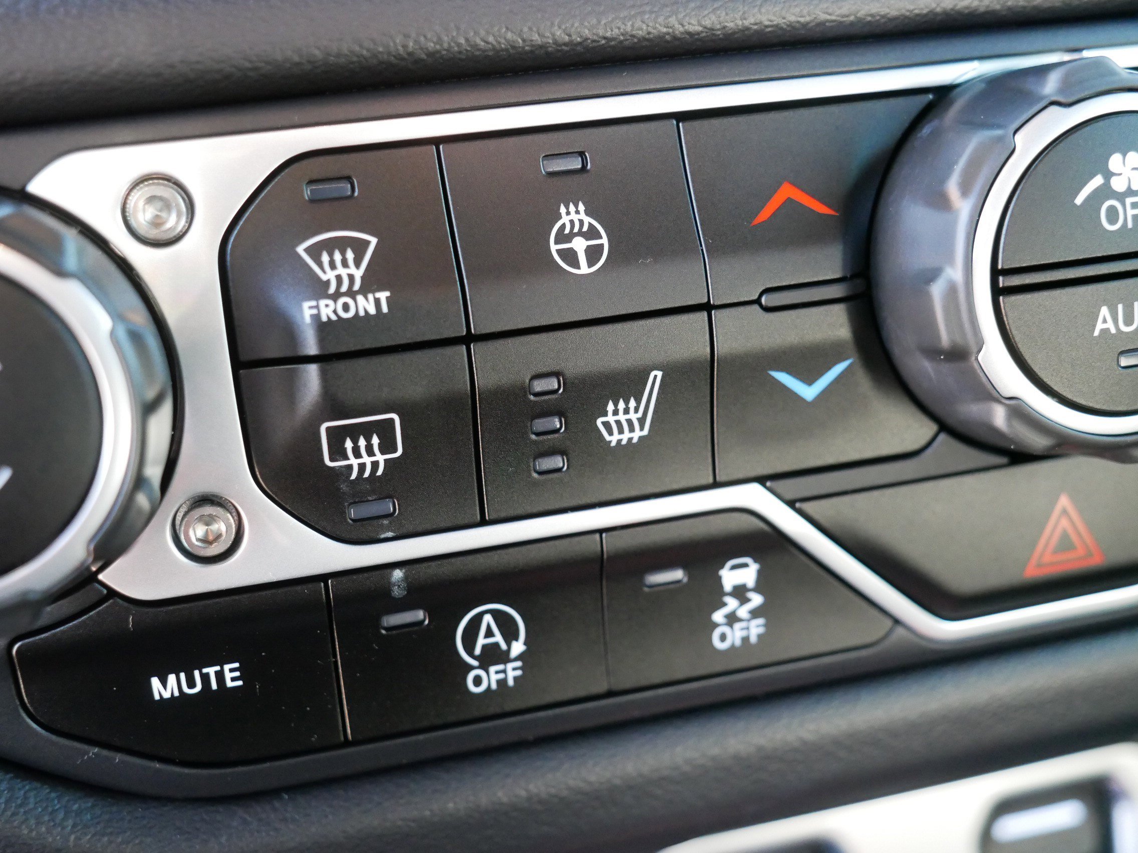 Used 2024 Jeep Wrangler Sahara w/ Technology Group image 33