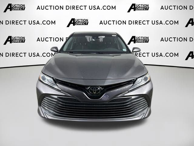 Used 2020 Toyota Camry XLE FWD image 3