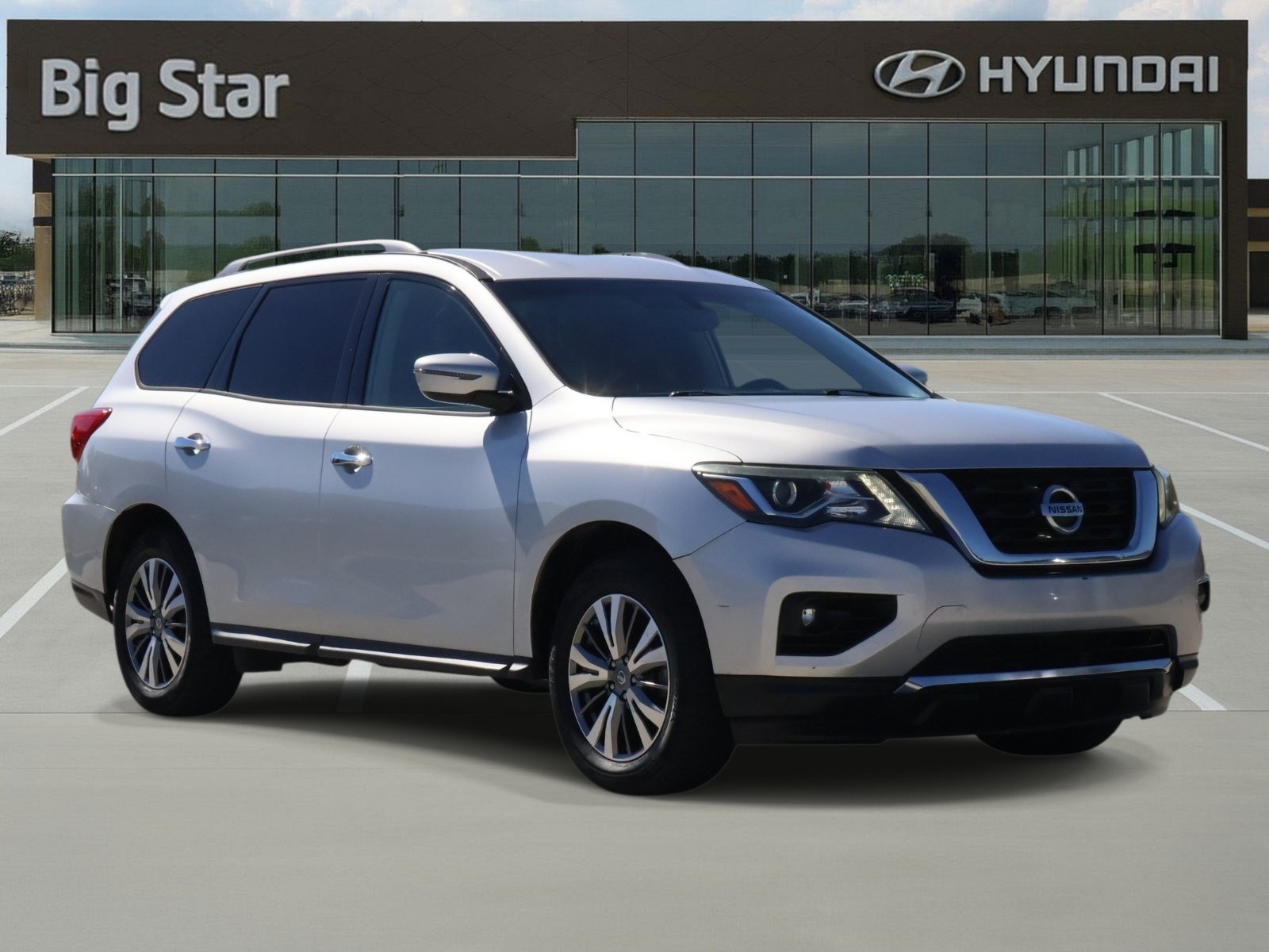 Used 2018 Nissan Pathfinder SV AWD/4WD image 6