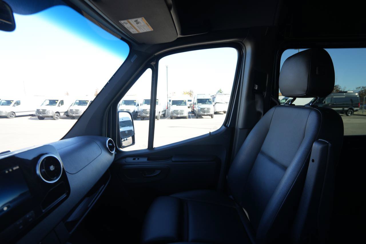 Used 2025 Mercedes-Benz Sprinter 2500 image 24