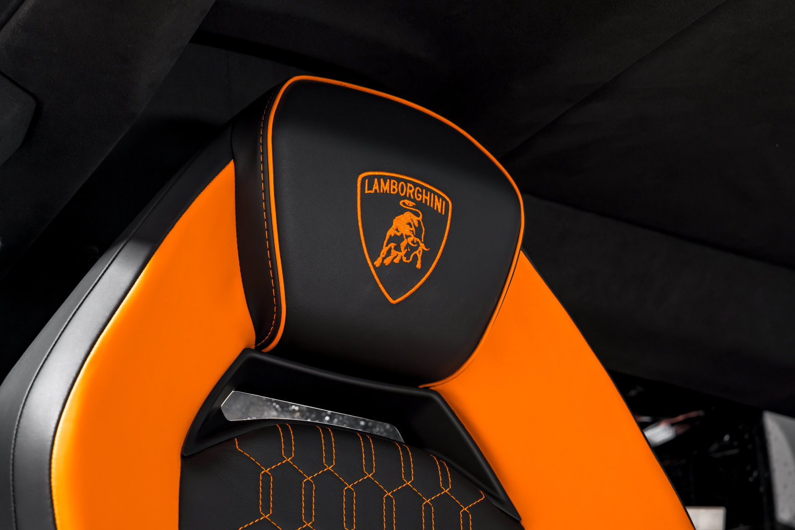 Used 2025 Lamborghini Revuelto AWD/4WD image 34