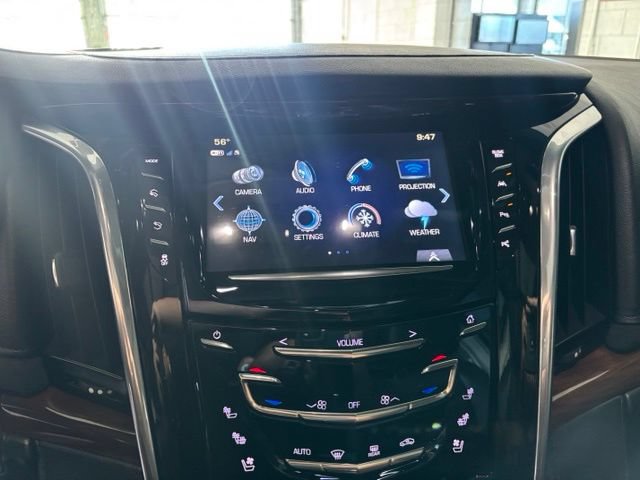 Used 2018 Cadillac Escalade Premium Luxury AWD/4WD image 23