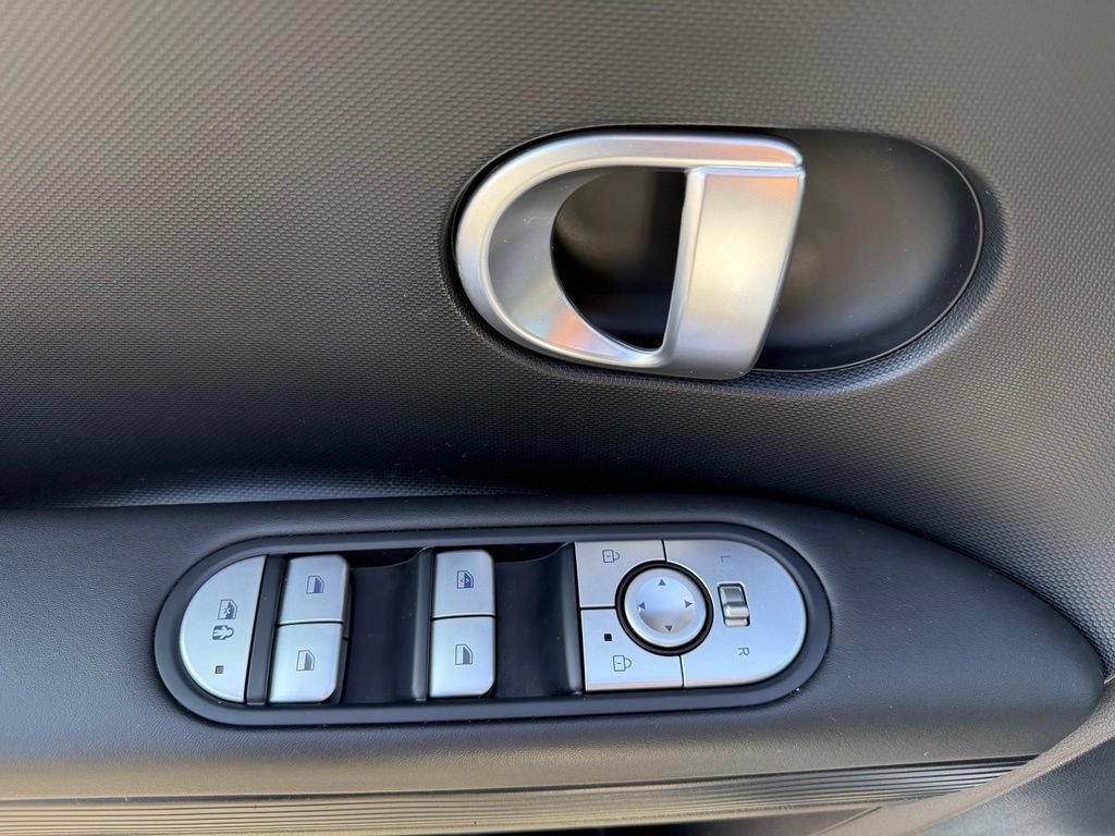 Used 2022 Hyundai Ioniq 5 SE RWD image 16