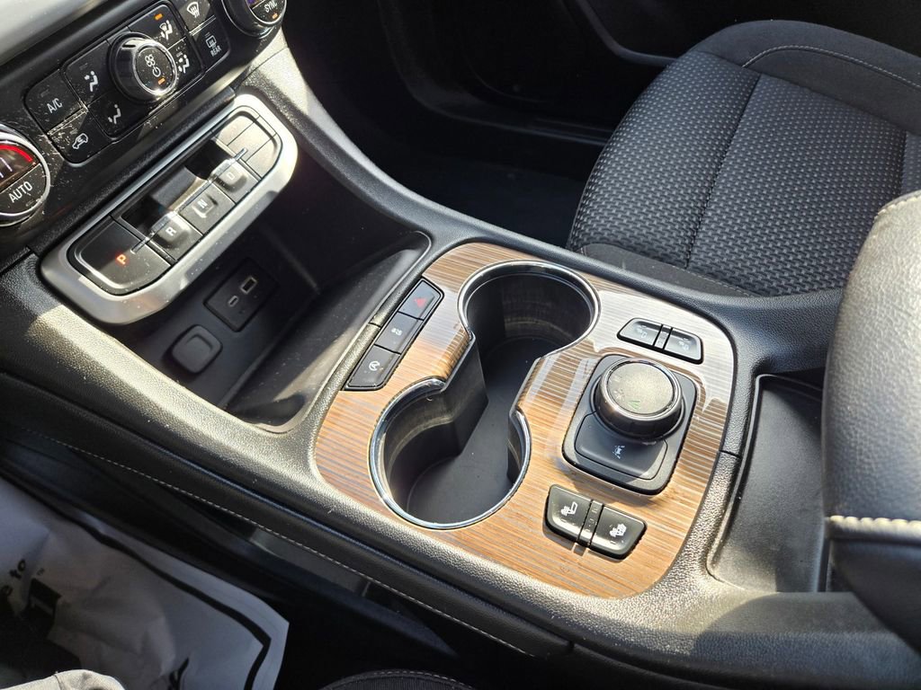 Certified 2023 GMC Acadia SLE w/ Driver Convenience Package image 11