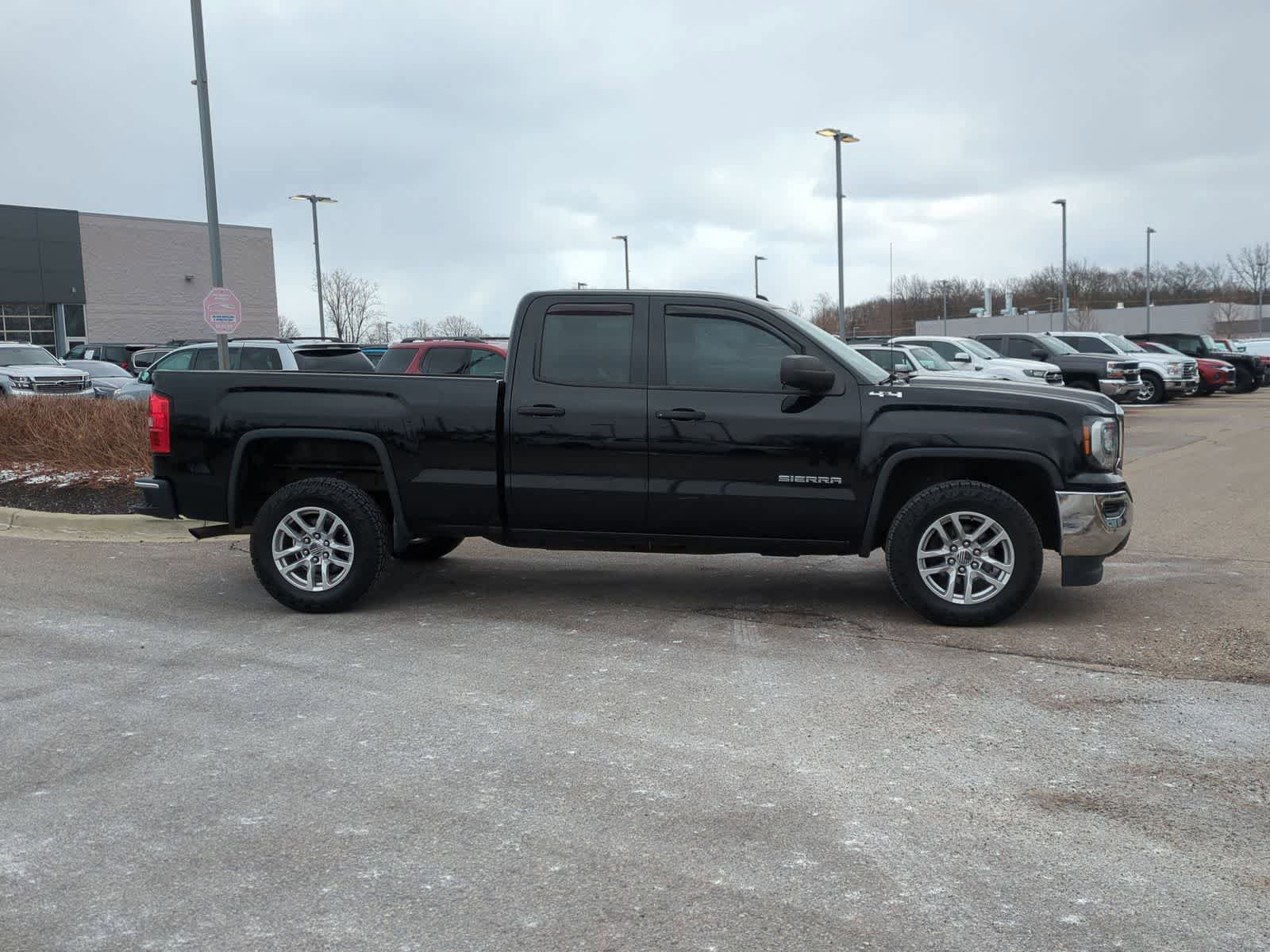 Used 2017 GMC Sierra 1500 4x4 Double Cab image 9