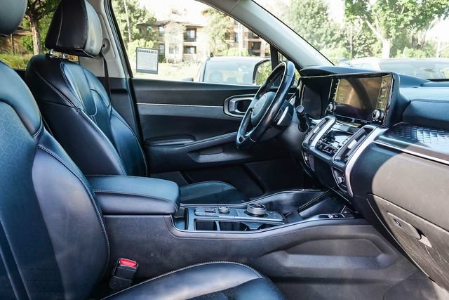 Used 2022 Kia Sorento EX w/ Panoramic Sunroof Package AWD/4WD image 17