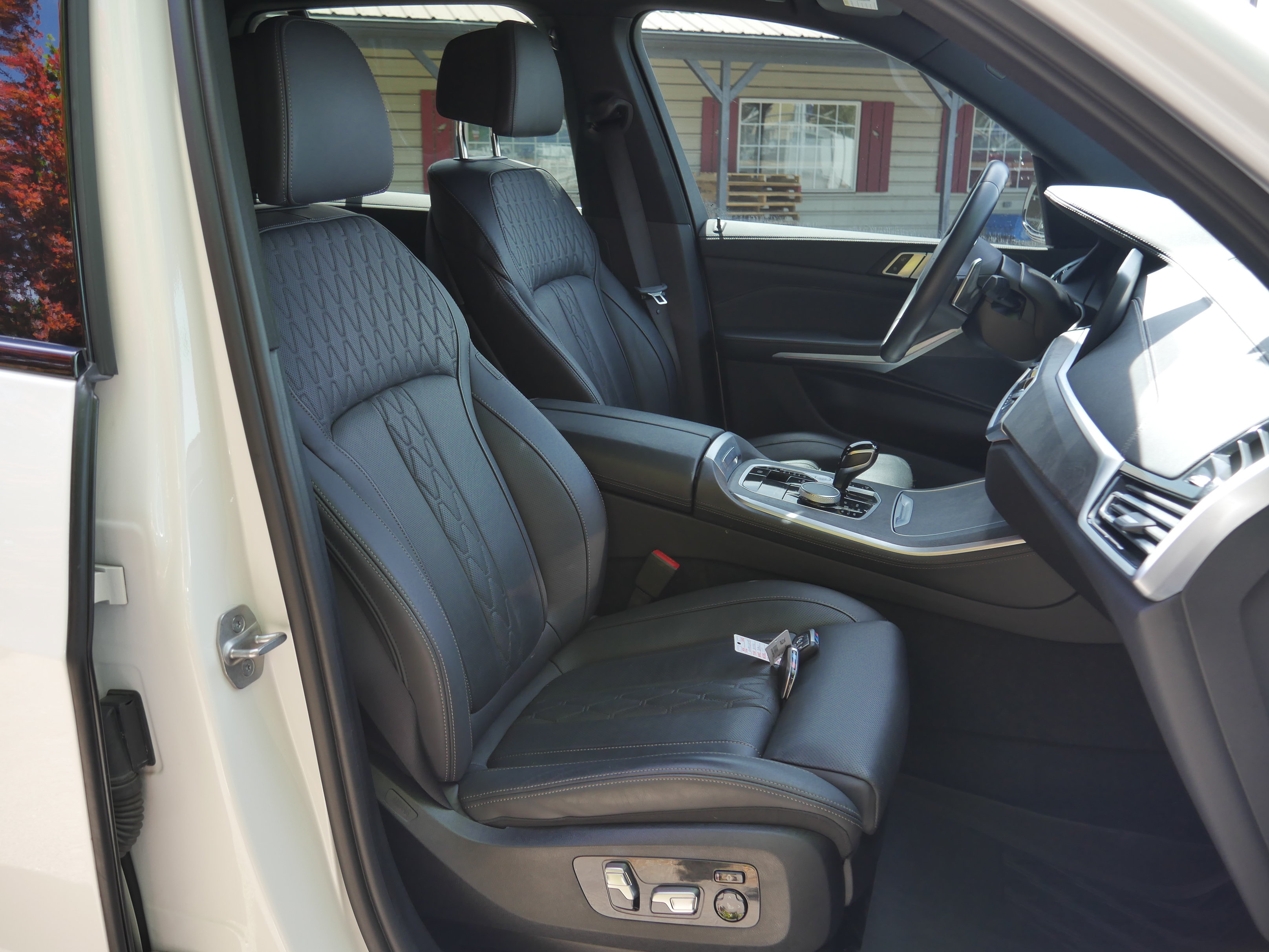 Used 2022 BMW X5 xDrive40i w/ M Sport Package AWD/4WD image 28