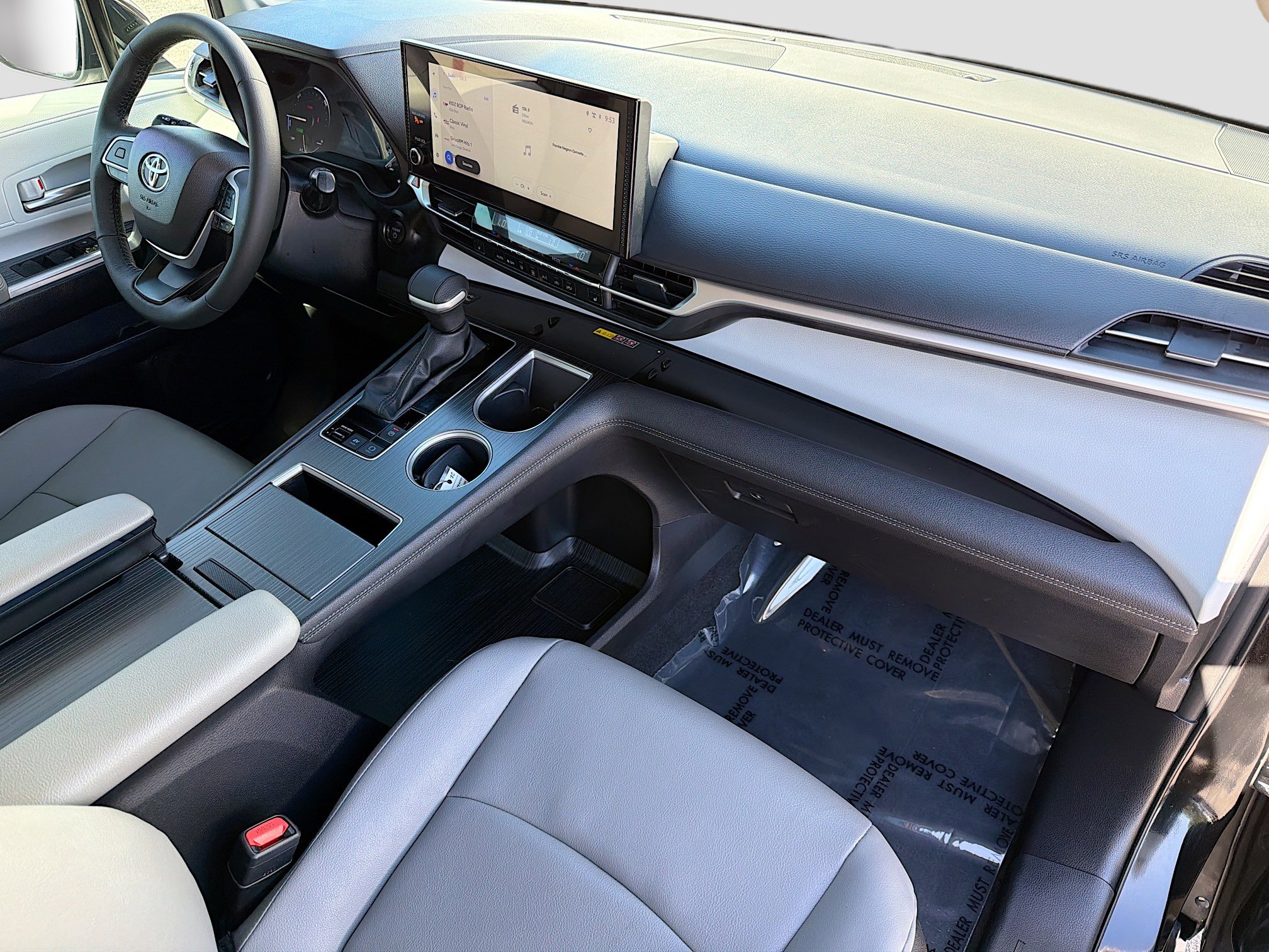 Used 2025 Toyota Sienna XLE w/ XLE Plus Package FWD image 13