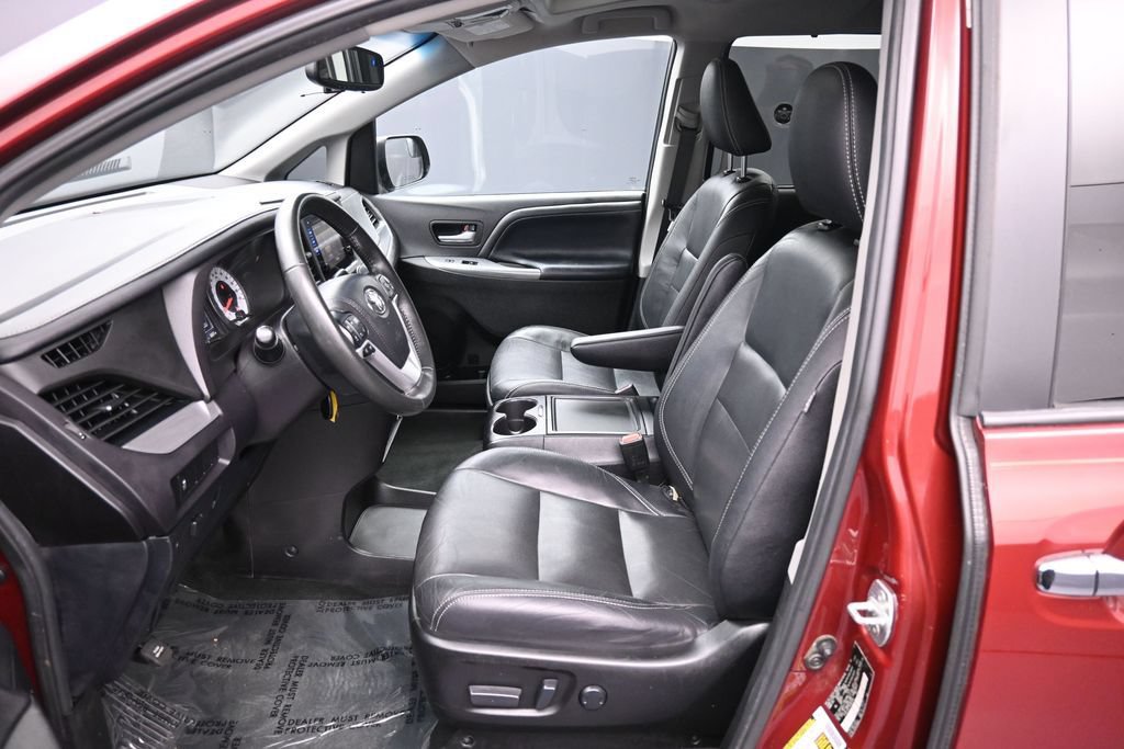 Used 2017 Toyota Sienna SE FWD image 19