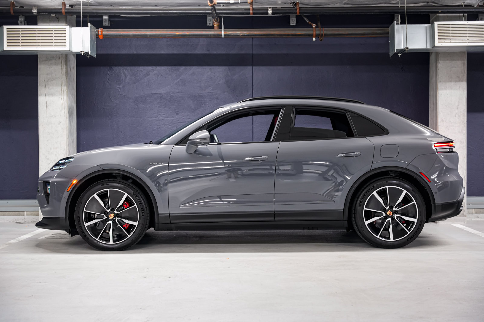 Used 2025 Porsche Macan 4S Electric AWD/4WD image 8